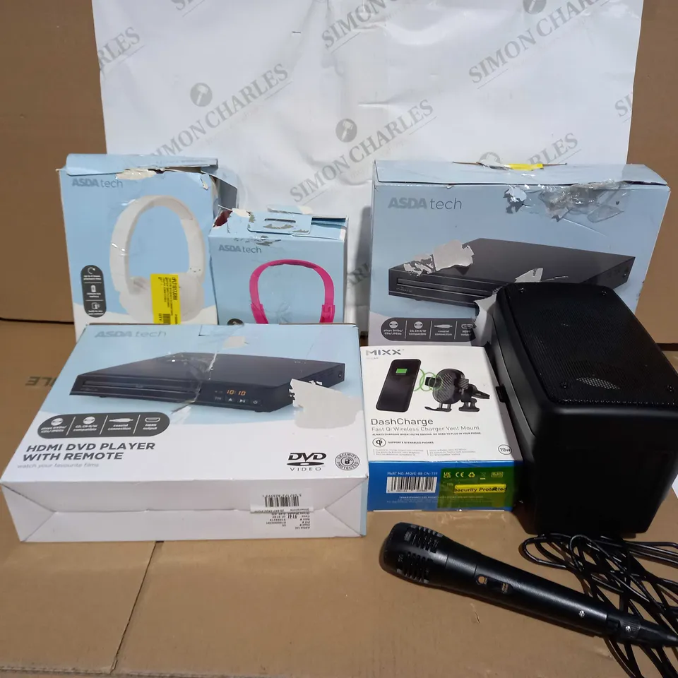 BOX OF APPROXIMATELY 15 ASSORTED ITEMS TO INCLUDE A JUICE-DISCOXL WITH REMOTE, A HDMI DVD PLAYER WITH REMOTE AND A PAIR OF WIRELESS HEADPHONES