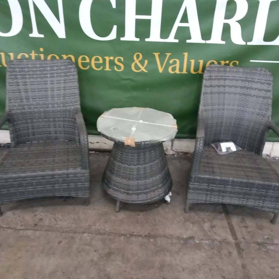 2 DESIGNER RATTAN EFFECT ARM CHAIRS AND GLASS TOPPED SIDE TABLE