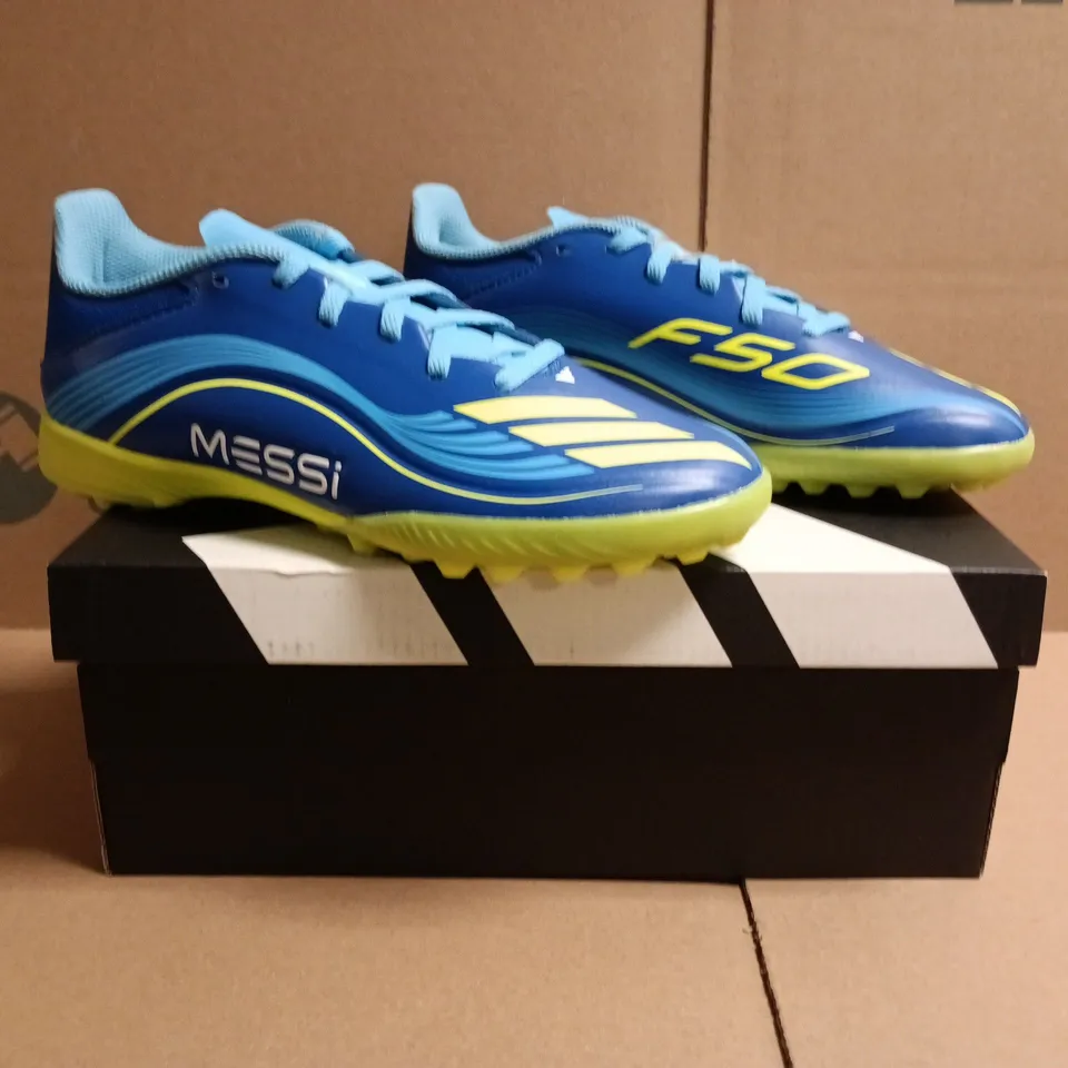 BOXED PAIR OF ADIDAS KID'S F50 MESSI LEAGUE TRAINERS IN BLUE/LIME SIZE UK 4