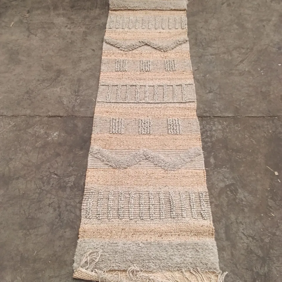 STILLAGE TO CONTAIN APPROXIMATELY 35X DESIGNER AREA RUGS