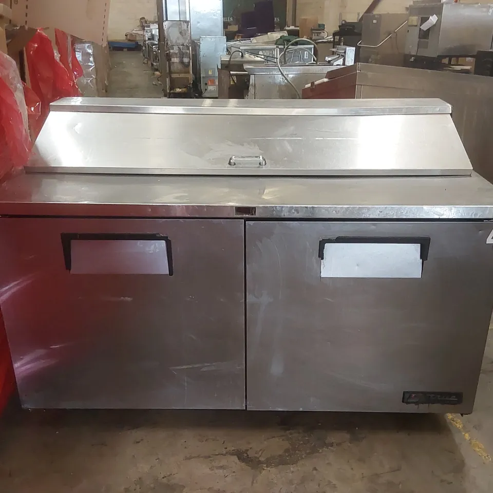 TRUE COMMERCIAL 2 DOOR BENCH SALADETTE