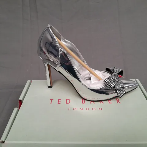 BOXED PAIR OF TED BAKER LONDON ORLILA SILVER JEWELLED HEELS SIZE UK 4