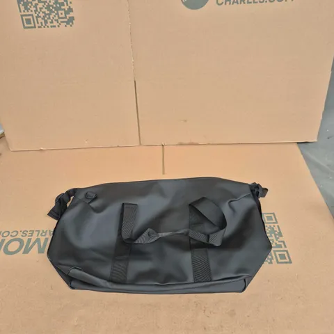 RAINS BLACK WEEKENDER BAG 