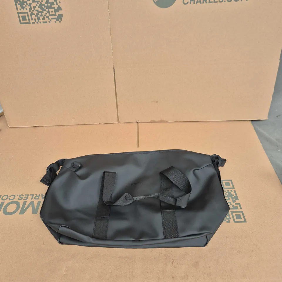 RAINS BLACK WEEKENDER BAG 