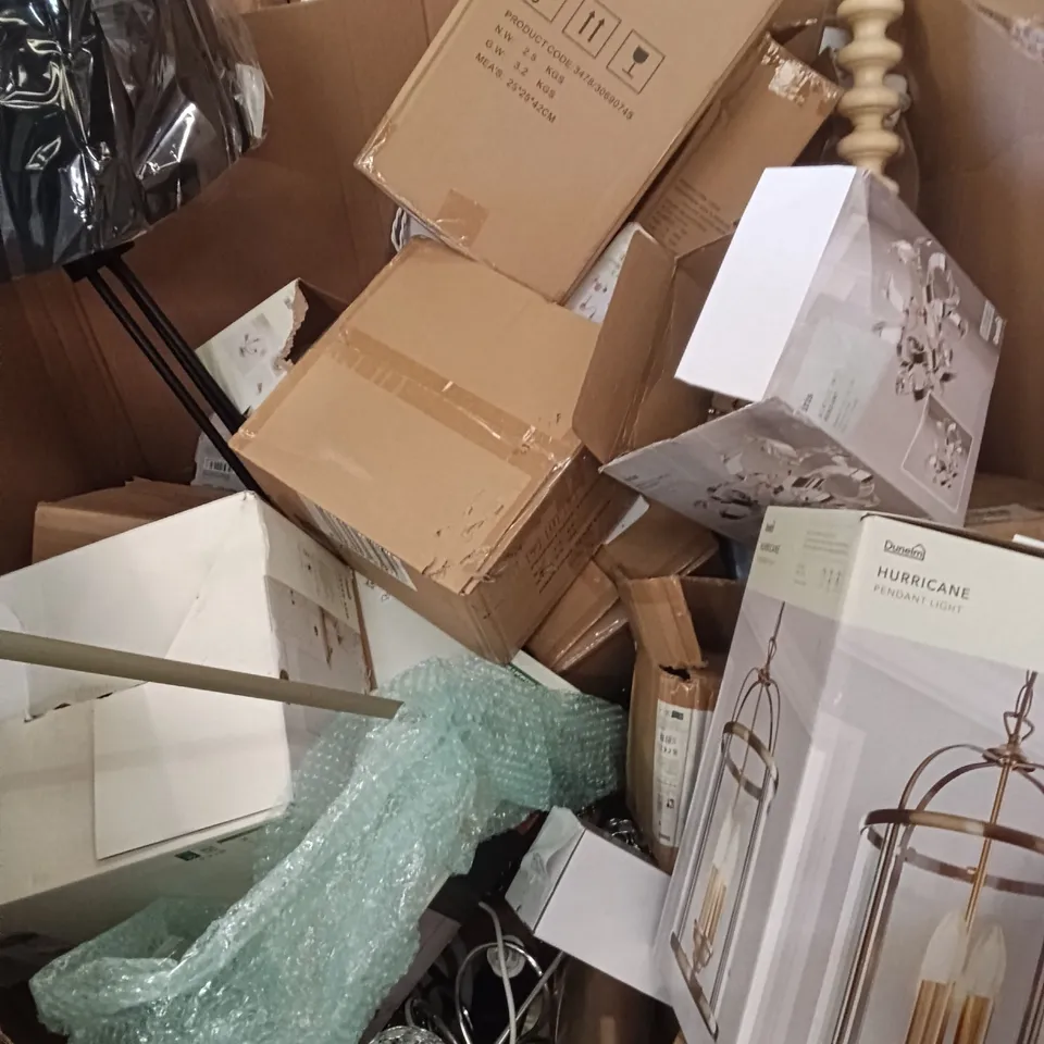 PALLET OF ASSORTED LIGHTING TO INCLUDE - PENDANT LIGHTS, FLOOR LAMPS, TABLE LAMPS,