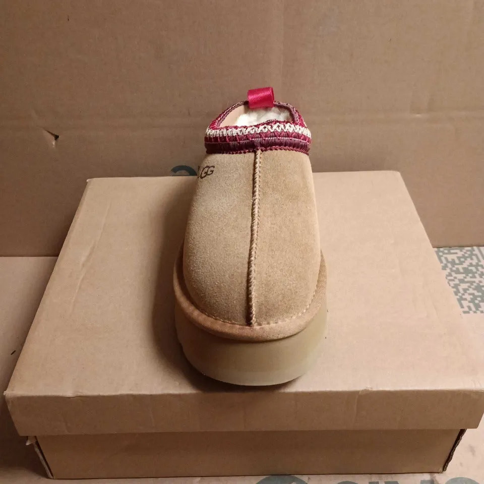 BOXED PAIR OF UGG CLASSIC MINI SLIPPERS – UK 2.4 