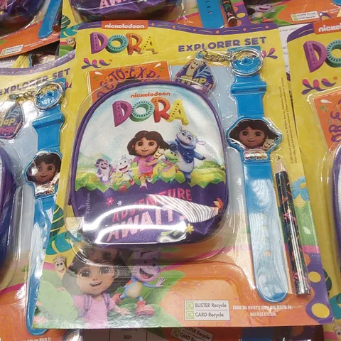 PALLET CONTAINING APPROXIMATELY 2000 BRAND NEW DORA THE EXPLORER BACKPACK KEYRING SETS
