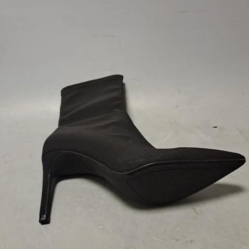 PAIR OF BERSHKA STILETTO HEEL ANKLE BOOT IN BLACK SIZE 6