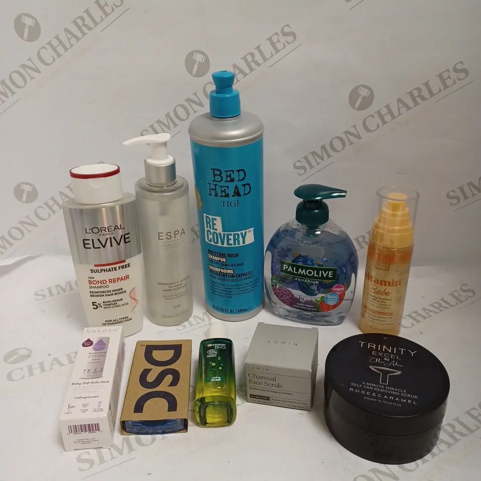 BOX OF APPROXIMATELY 20 ASSORTED HEALTH & BEAUTY PRODUCTS TO INCLUDE BED HEAD RECOVERY SHAMPOO, ESPA HAND CLEANSER, DOLLAR SHAVE CLUB REPLACEMENT RAZORS ETC 