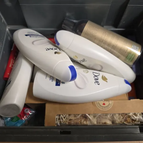 APPROXIMATELY 15 ASSORTED HEALTH & BEAUTY PRODUCTS