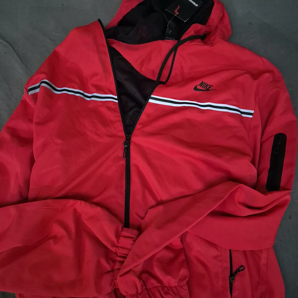 NIKE FIT SPORTS JACKETS IN RED - L