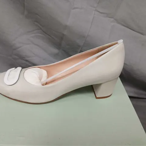 CALPIERRE DC215 SABBIA BEIGE PUMPS – UK 7 (EU 40)