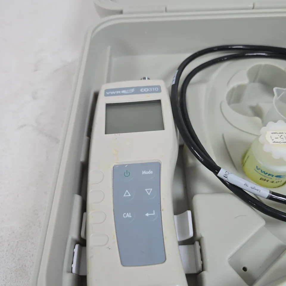 VWR CO 310 CONDUCTIVITY METER HANDHELD IN CASE