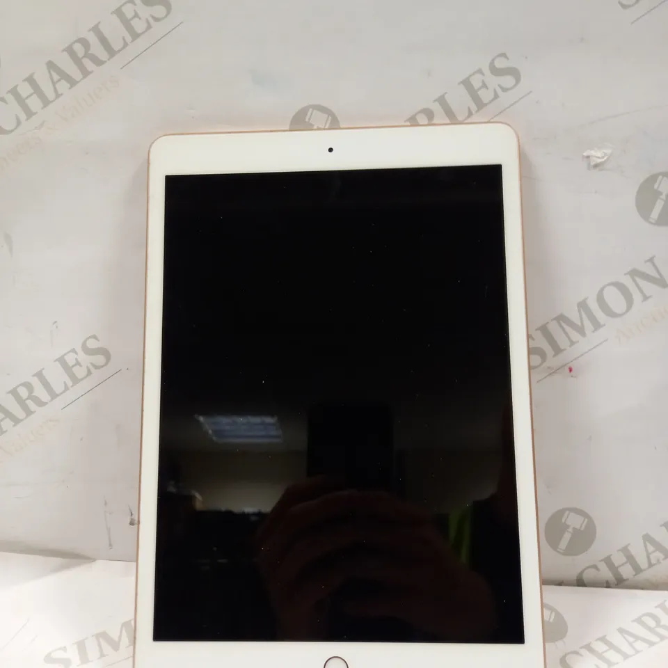 APPLE IPAD 10.2 A2197 IN GOLD