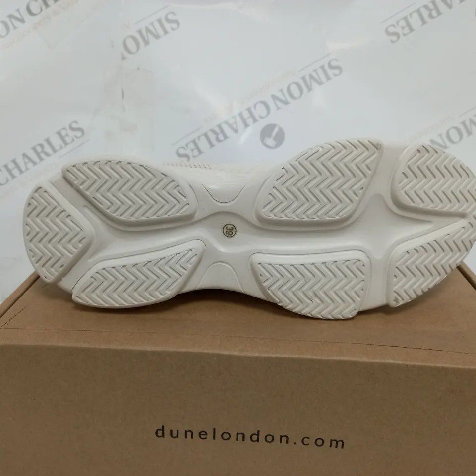 DUNNE LONDON CREAM RUNNING SHOES SIZE 6