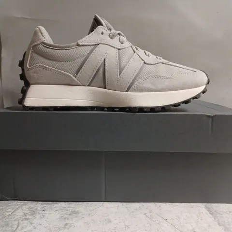 BOXED PAIR OF NEW BALANCE SHOES IN GREY SIZE UK 5