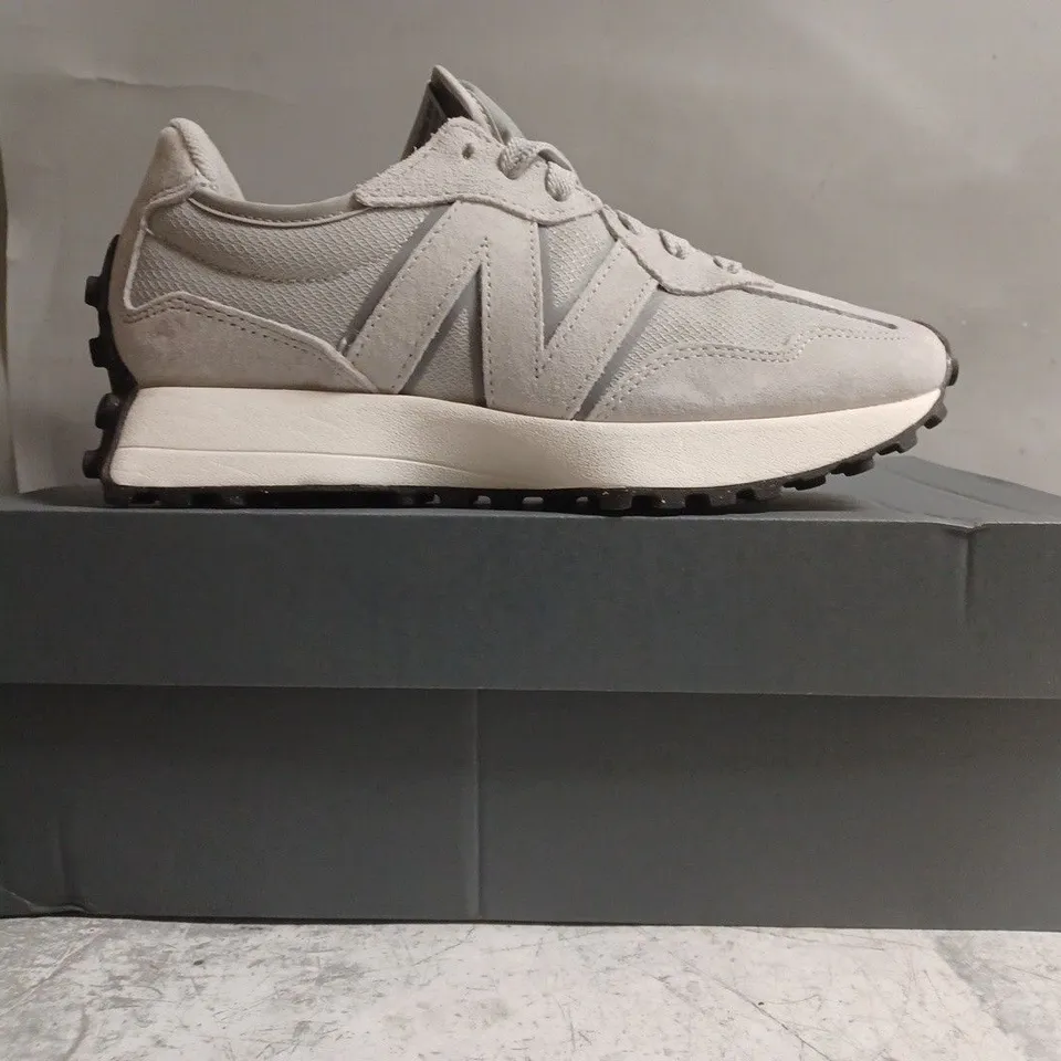 BOXED PAIR OF NEW BALANCE SHOES IN GREY SIZE UK 5