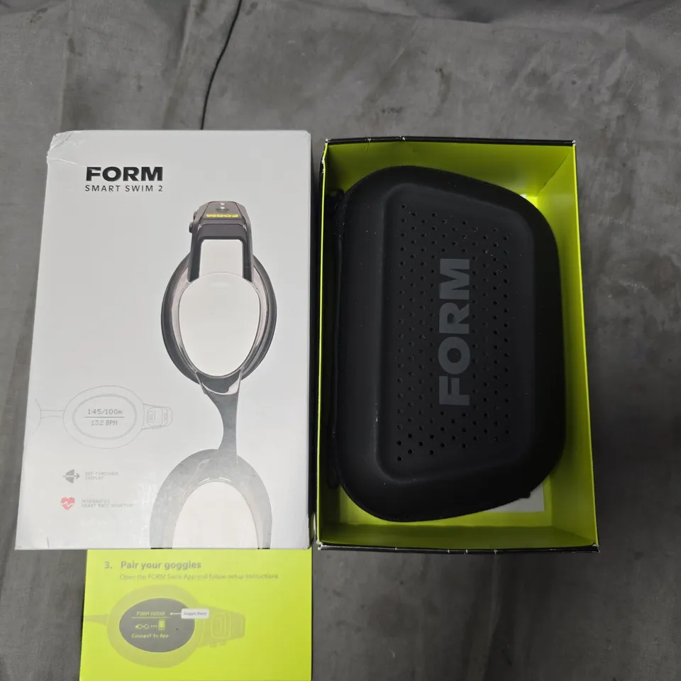 BOXED FORM SMART SWIM GOGGLES 2 WITH CARRY CASE