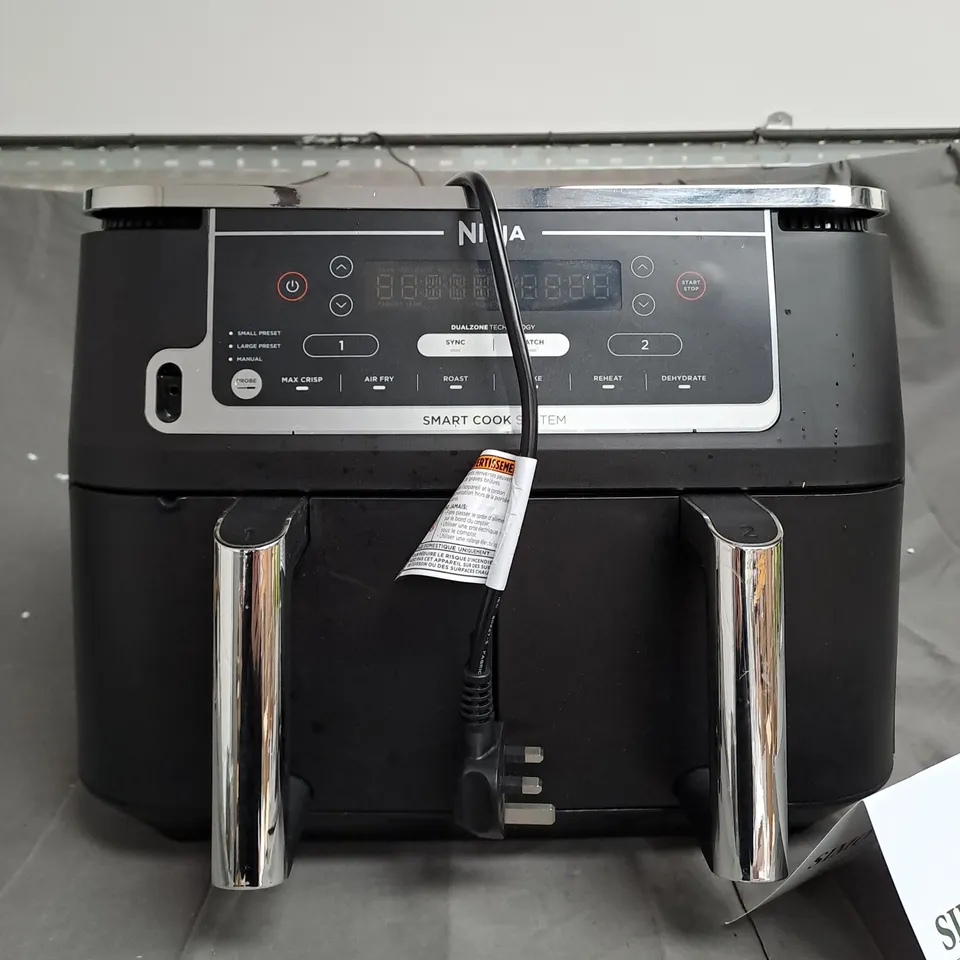 BOXED NINJA FOODI MAX DUALZONE AIR FRYER IN BLACK