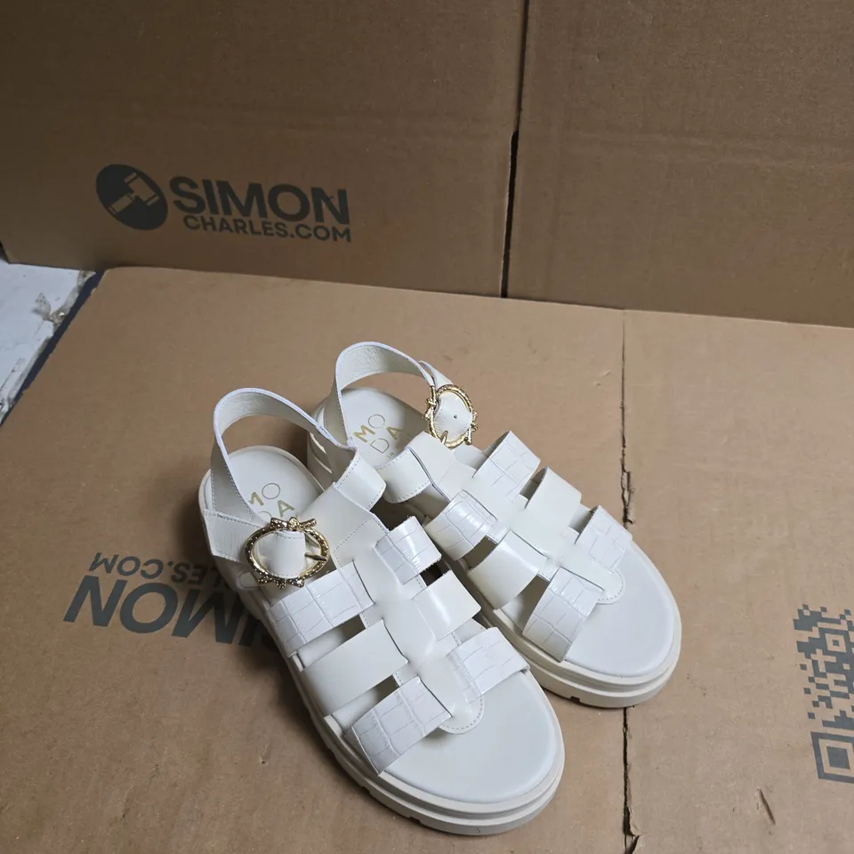 MODA IN PELLE OBSIDIAN OFF-WHITE LEATHER CHUNKY FISHERMAN SANDAL – EU 40 (UK 7)