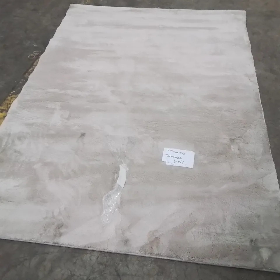 QUALITY DESIGNER AREA RUG - APPROXIMATELY 210X140CM