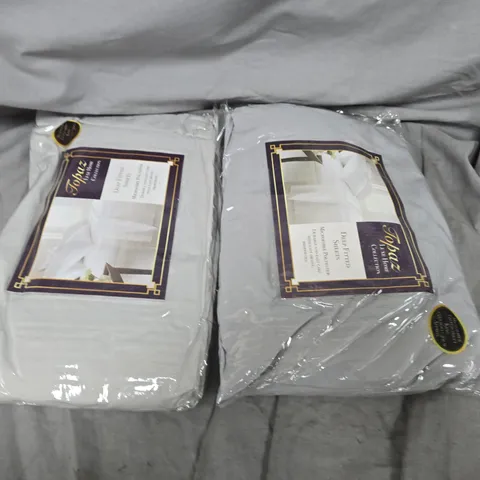 BOX OF APPROX 30 DEEP FITTED BED SHEETS