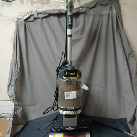 SHARK ANTI HAIR WRAP UPRIGHT VACUUM CLEANER. UNBOXED