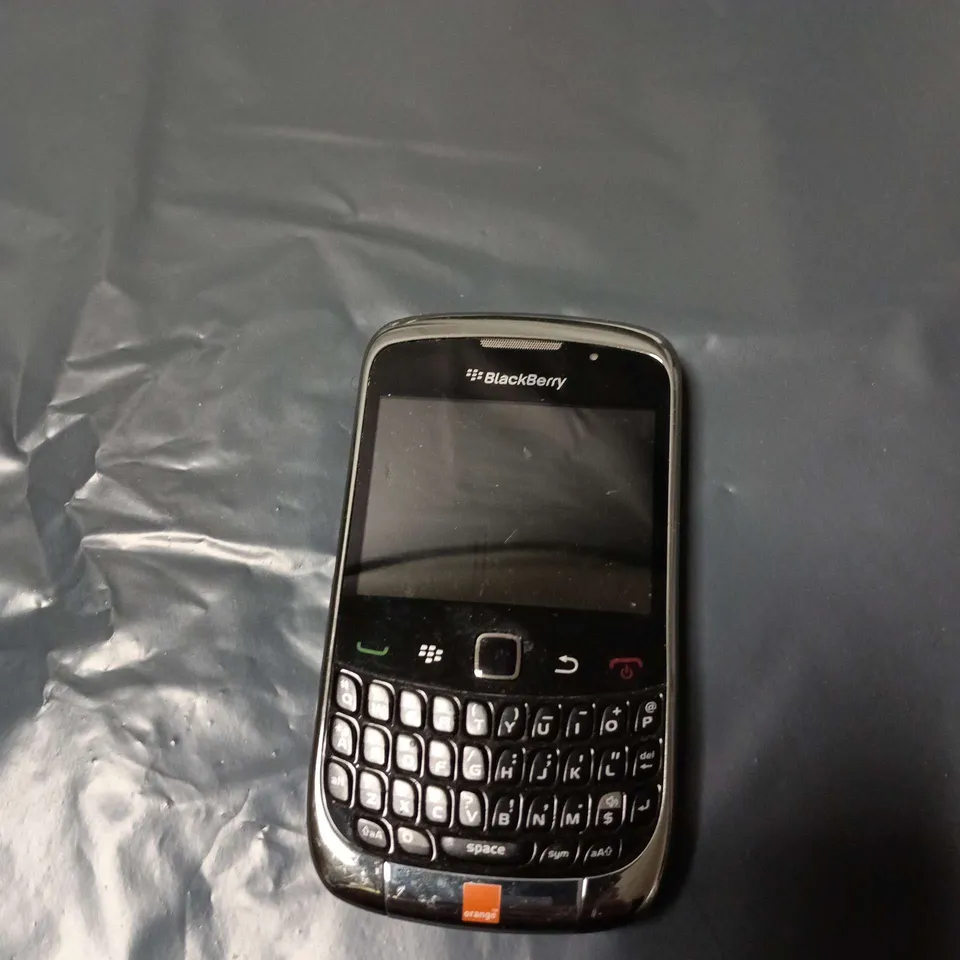 BLACKBERRY SMARTPHONE WITH QWERTY KEYBOARD – BLACK