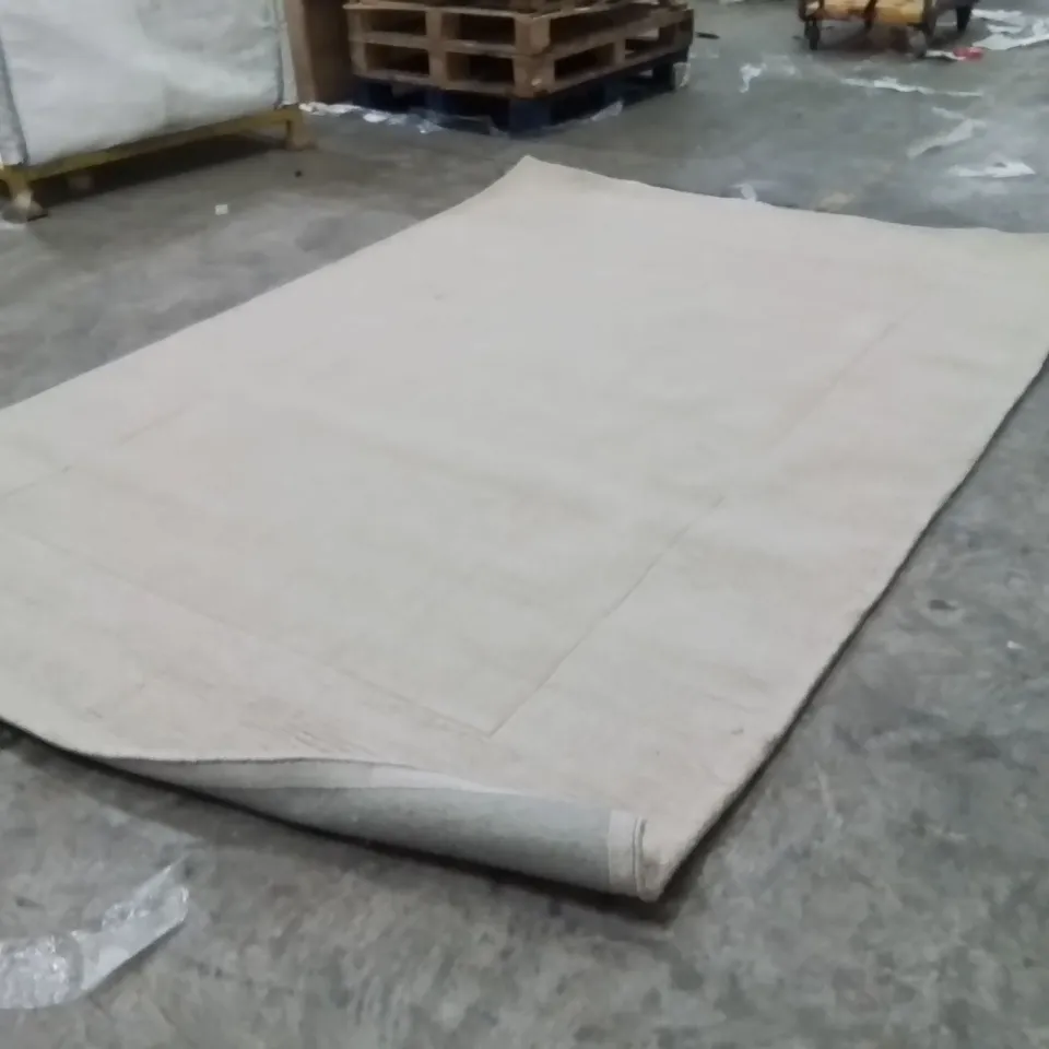 QUALITY DESIGNER AREA RUG - APPROXIMATELY 300X200CM