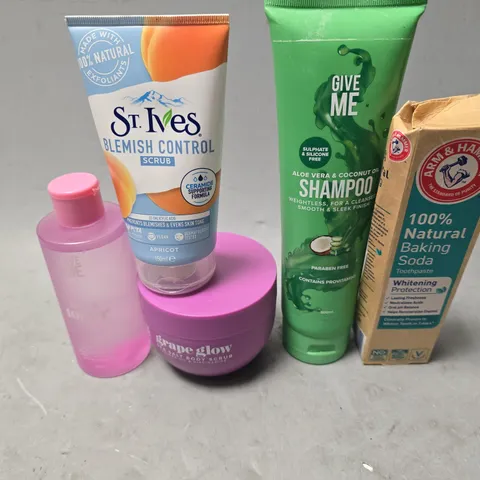APPROXIMATELY 15 ASSORTED HEALTH & BEAUTY ITEMS TO INCLUDE - GIVE ME SHAMPOO , BLEMISH CONTROL ETC