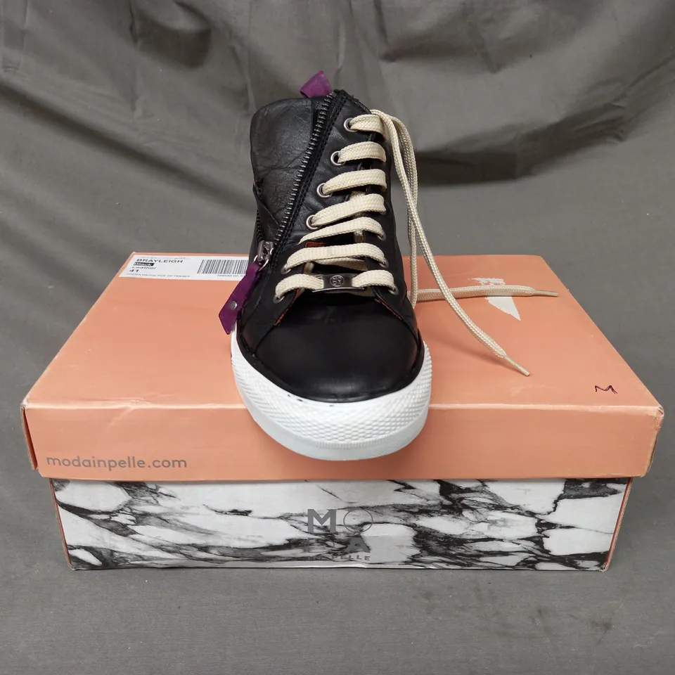 BOXED PAIR OF MODA IN PELLE BRAYLEIGH HIDDEN WEDGE SIDE ZIP TRAINERS IN BLACK SIZE 8