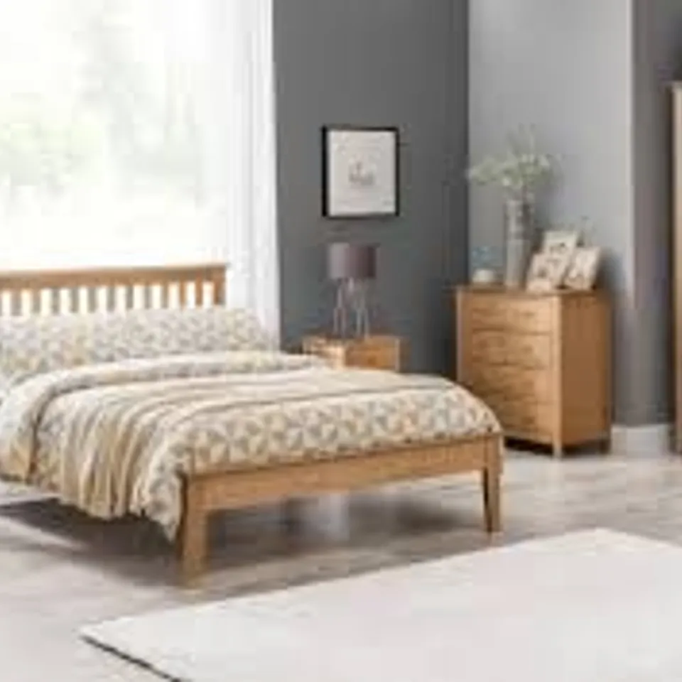 BOXED JULIAN BOWEN SALERNO SHAKER BED 135cm - OAK (2 BOXES)