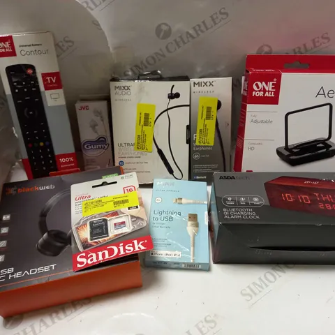 LOT OF APPROX 20 ASSORTED ELECTRICAL ITEMS TO INCLUDE PC HEADSET, CHARGING ALARM CLOCK, WIRED HEADPHONES, ETC