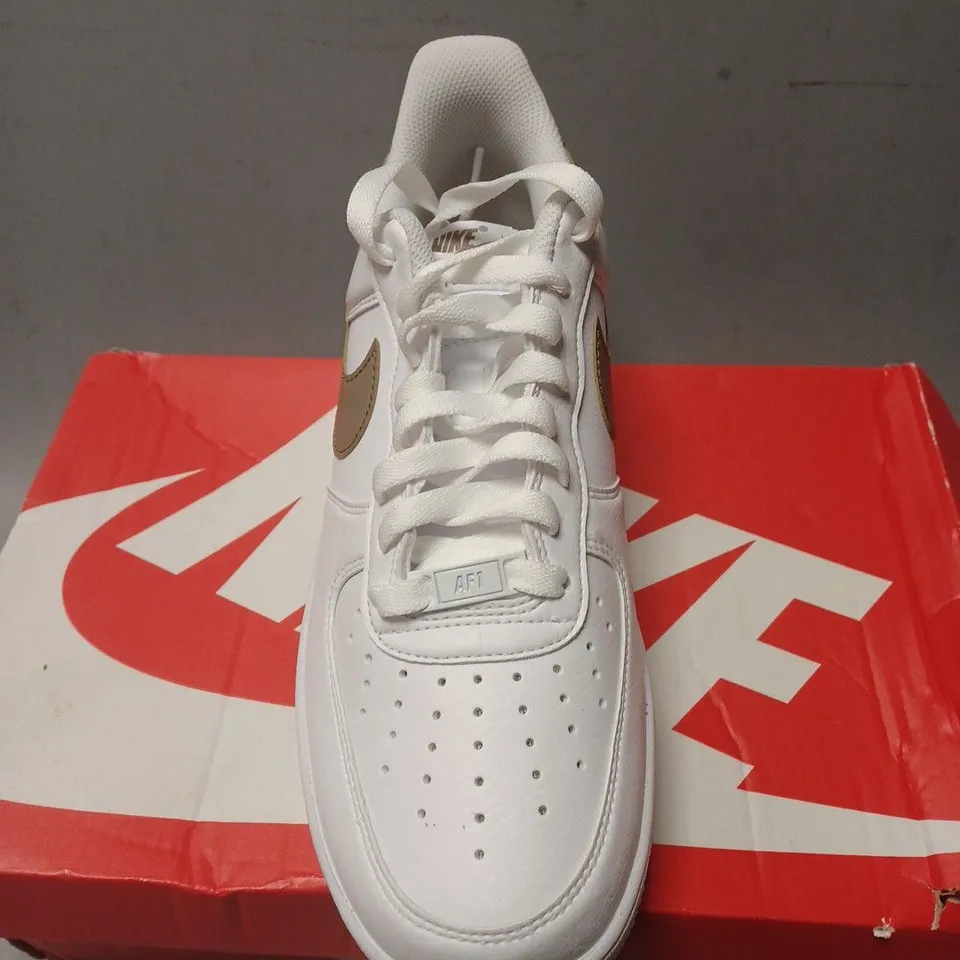 BOXED PAIR OF NIKE AIR FORCE 1 07 NEXT NATURE TRAINERS - UK SIZE 7