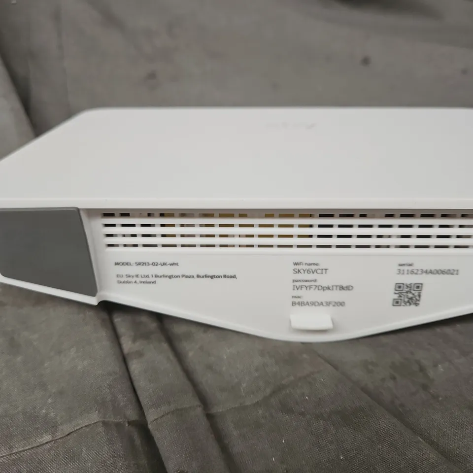 SKY SR213-02-UK ROUTER