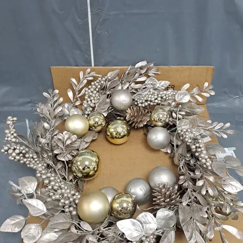 CHAMPAGNE AND GOLD PRE-LIT FESTIVE WREATH