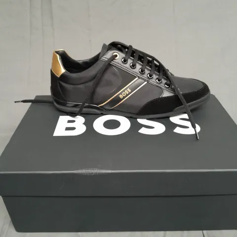 BOXED PAIR OF BOSS SATURN LOW BLACK/GOLD SIZE UK 6