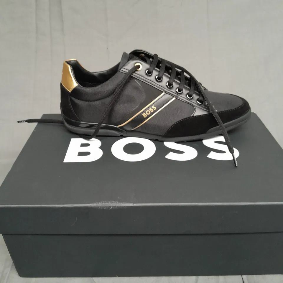 BOXED PAIR OF BOSS SATURN LOW BLACK/GOLD SIZE UK 6