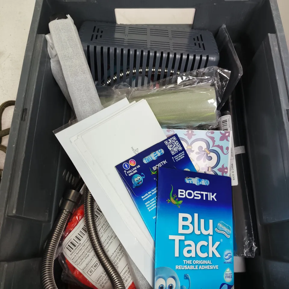 APPROXIMATELY 10 ASSORTED HOUSEHOLD PRODUCTS TO INCLUDE BLU TACK, HOME DECOR, CLEANING CITRIC ACID ETC 