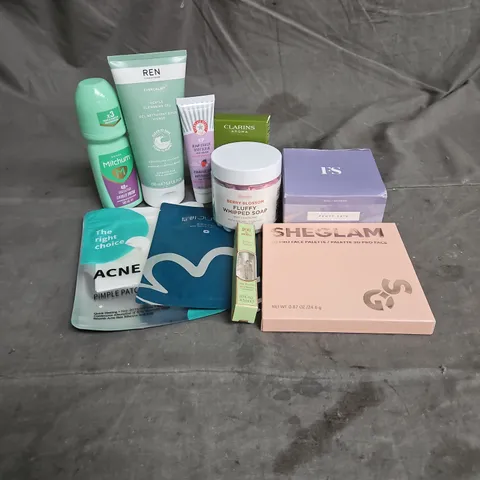 APPROXIMATELY 20 ASSORTED HEALTH & BEAUTY PRODUCTS TO INCLUDE - REN CLEAN SKINCARE GENTLE CLEANSING GEL - PIXI BROW TAMER - FENTY SKIN BUTTA DROP BODY CREAM - ETC