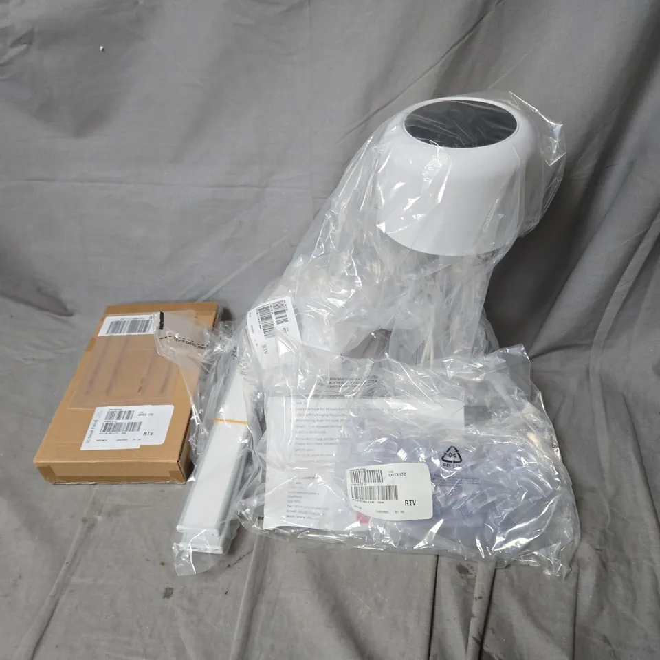 APPROXIMATELY 20 ASSORTED ITEMS TO INCLUDE LAMP, SENSOR LIGHT, S-FIXX HOOKS, ETC