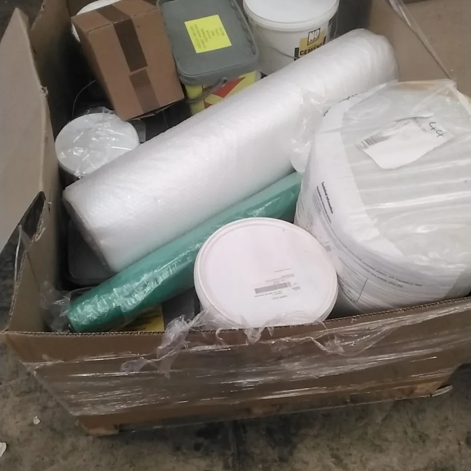 PALLET OF ASSORTED DIY, HOME IMPROVEMENT AND BUILDING PRODUCTS TO INCLUDE; RAPID SET CEMENT, LOFT LEGS, READY MIXED PLASTER, ALL WEATHER JOINTING COMPOUND ETC