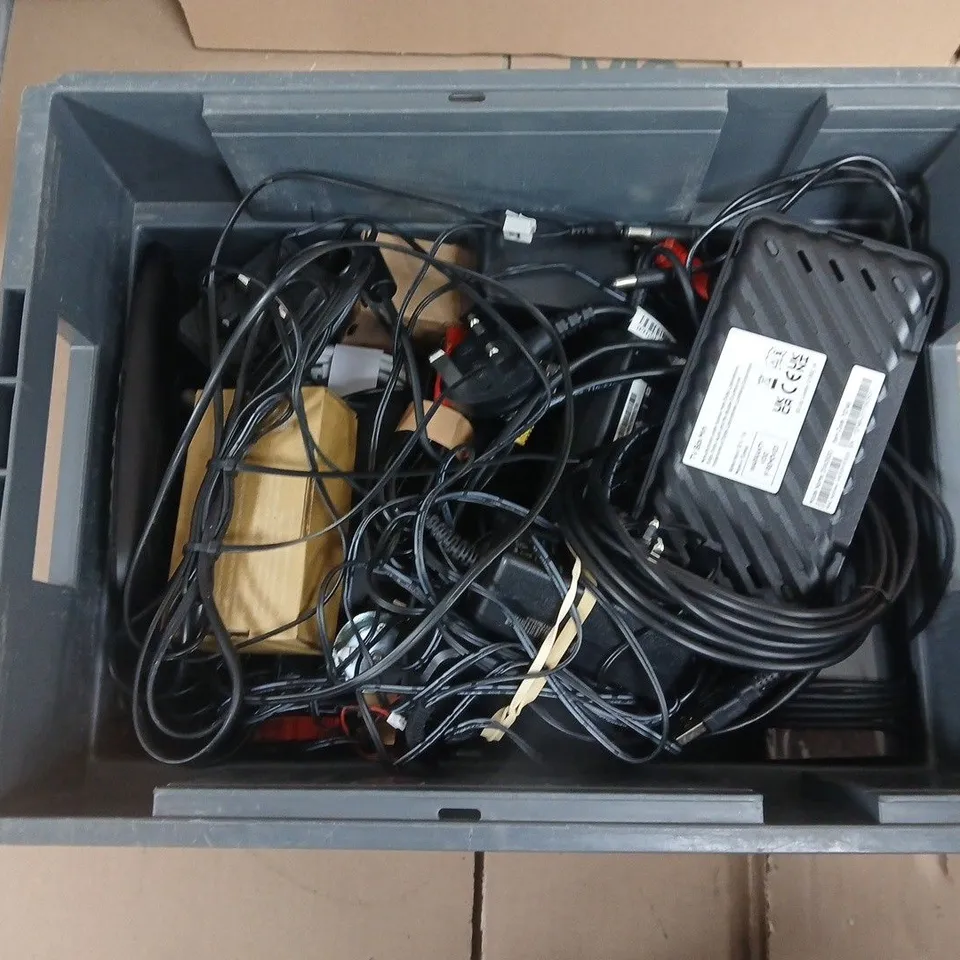 APPROXIMATELY 15 ASSORTED HOUSEHOLD PRODUCTS TO INCLUDE BT WIFI ROUTER, ETHERNET CABLES, AIR MOUSE REMOTE MINI KEYBOARD ETC 