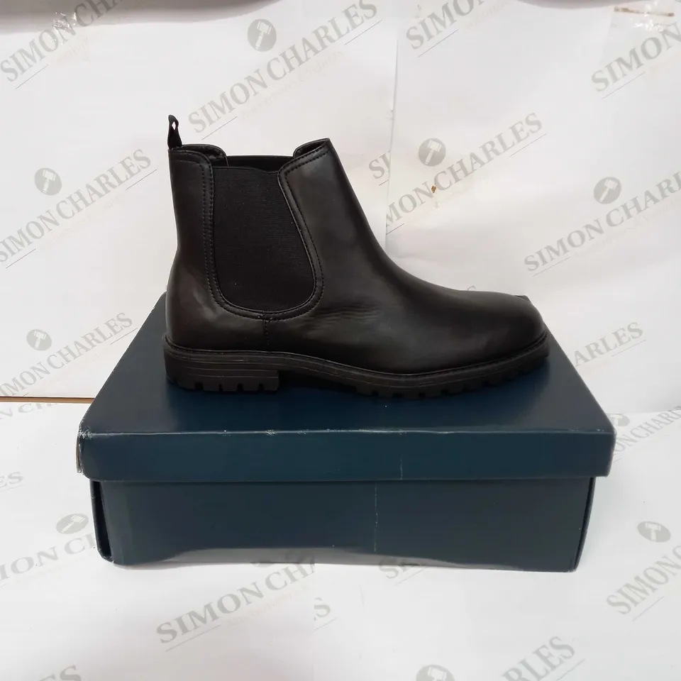 PIER ONE BOOTS IN BLACK- UK 9.5