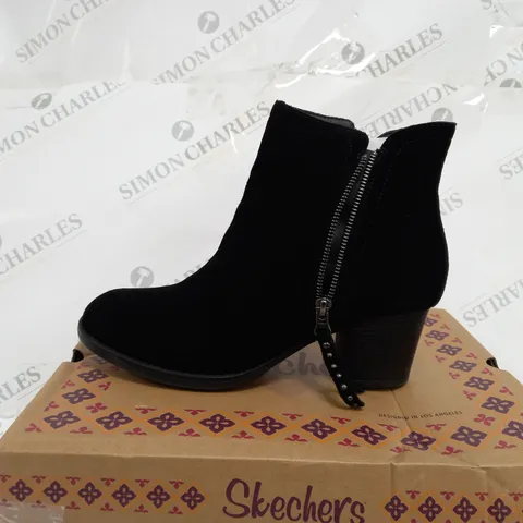 BOXED SKECHERS TAXI ZIP BOOTIES, BLACK - SIZE 8