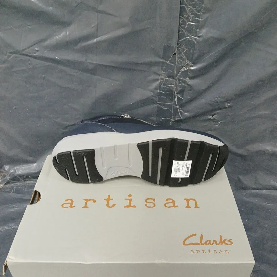 BOXED PAIR OF CLANKS ARTISAN TIVOLI ZIP NAVY COMBI UK 5.5