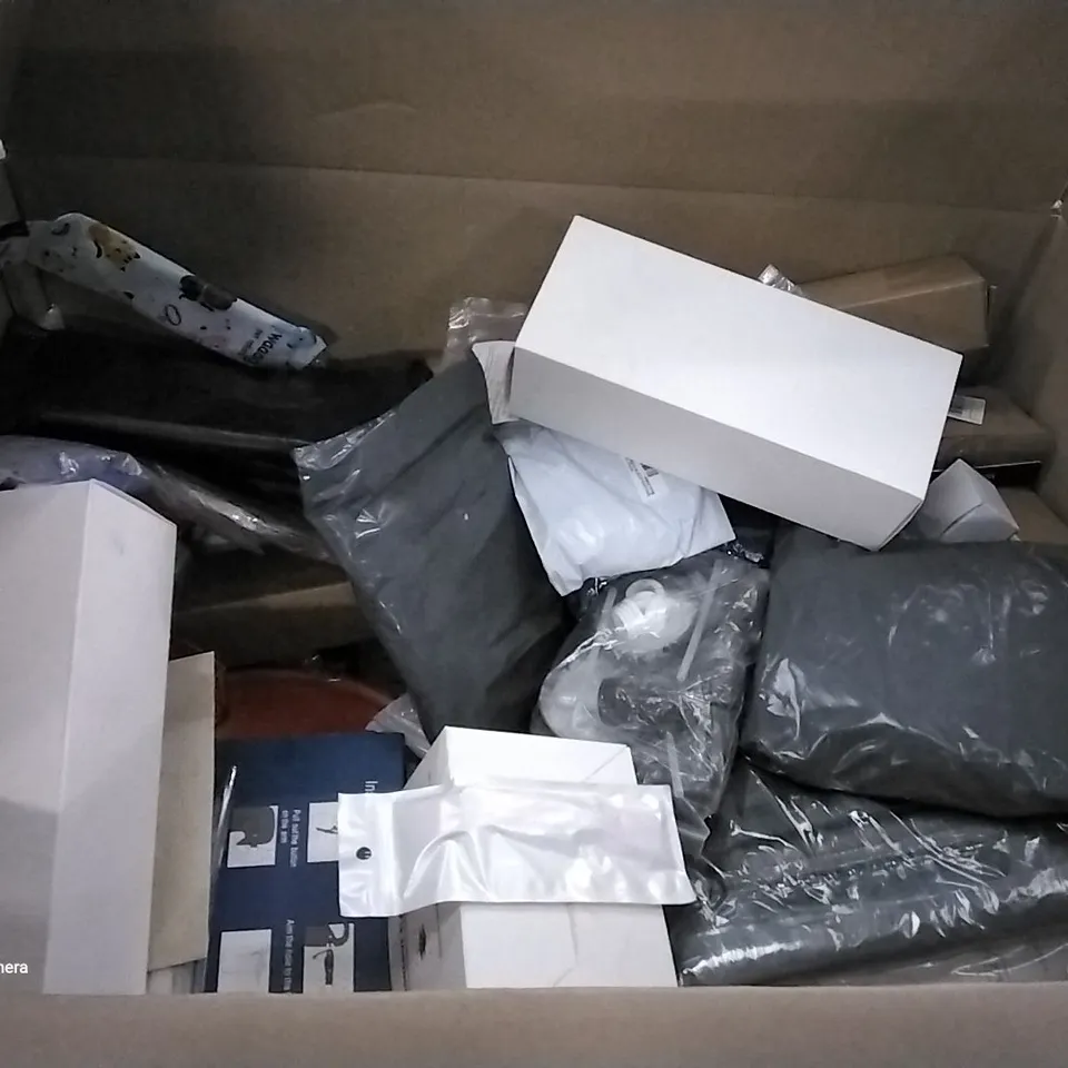 PALLET OF ASSORTED ITEMS INCLUDING FLYING DISC, COFFEE POD ORGANISER, CHRISTMAS STICKERS, VACUUM STORAGE BAGS, REACHING YOUR END GOAL BOOK, MINI HAIR COLOUR COMB