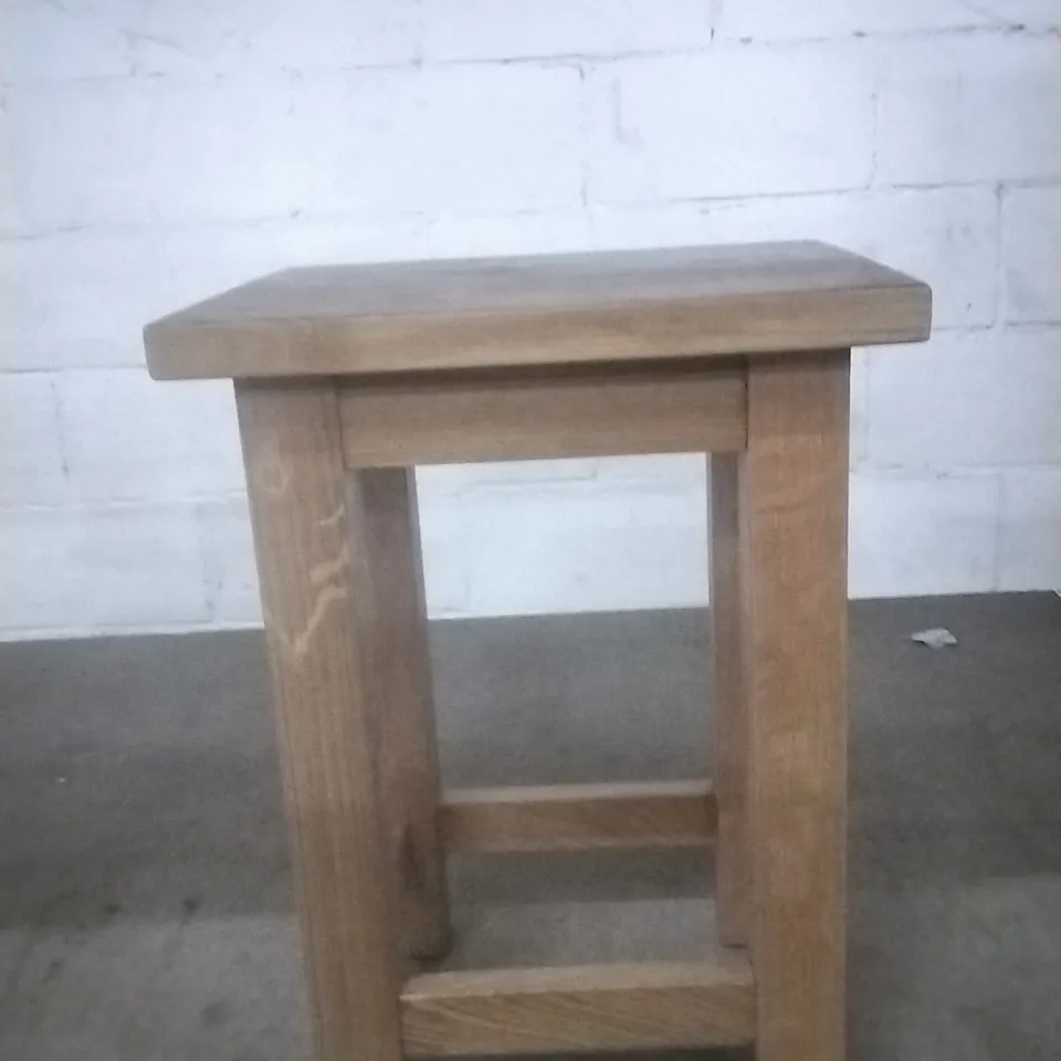 BOXED HALLOWOOD OCCASIONAL TABLE (WOODGRAIN)