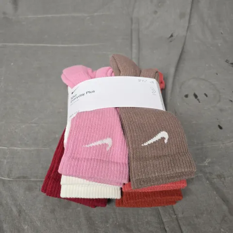 NIKE EVERYDAY PLUS CREW SOCKS - X6 - SIZE 5/8