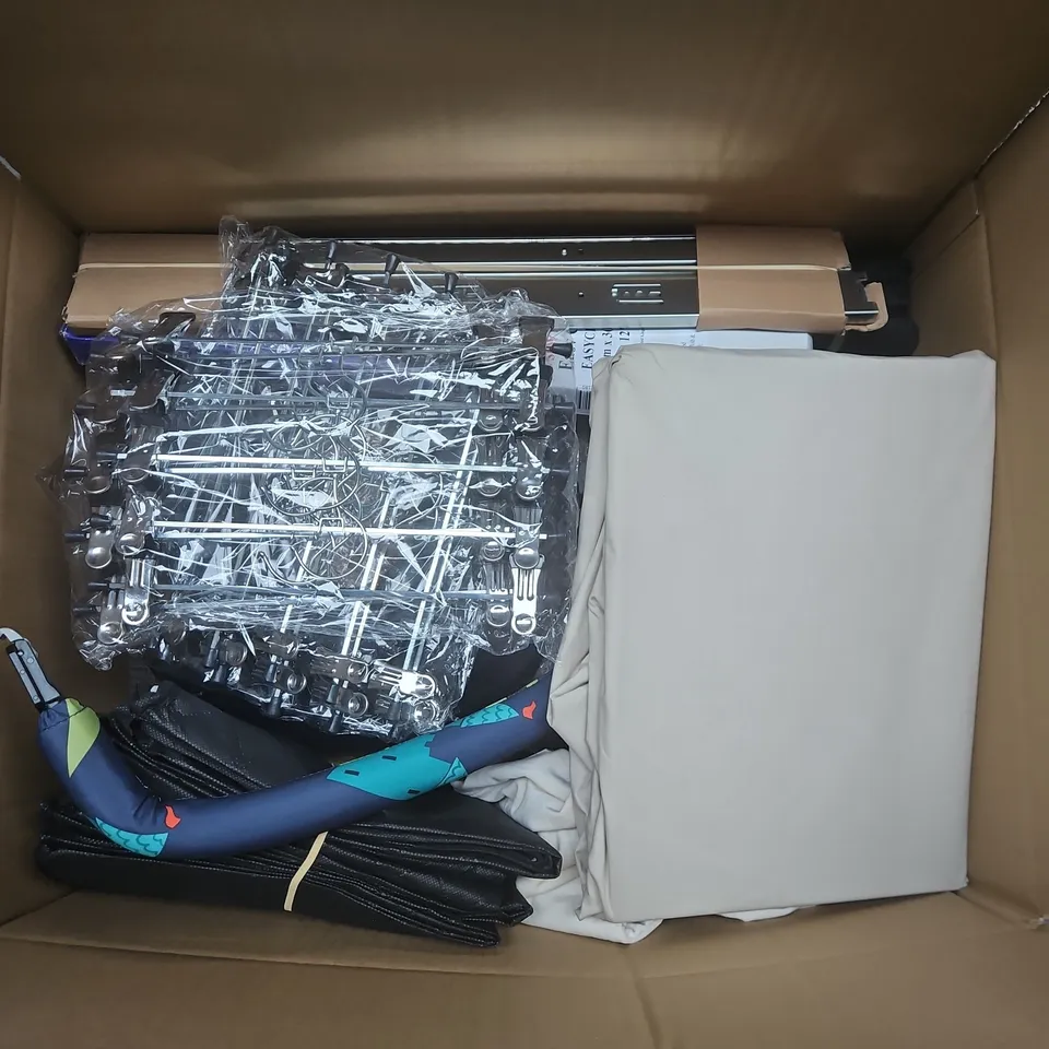 APPROXIMATELY 15 ASSORTED HOUSEHOLD PRODUCTS TO INCLUDE LIVARNO NECK CUSHION, NO SEW EASY CLIP, CLIP HANGERS, ETC - COLLECTION ONLY